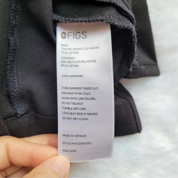 LIMITED EDITION Figs XS Montex Scrub Top - Picture 7 of 7